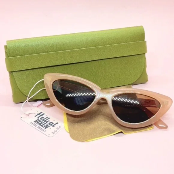 HellcatVixen Lucy Pale Pink Retro Cat eye Vintage Style Pinup Sunglasses - Picture 2 of 9